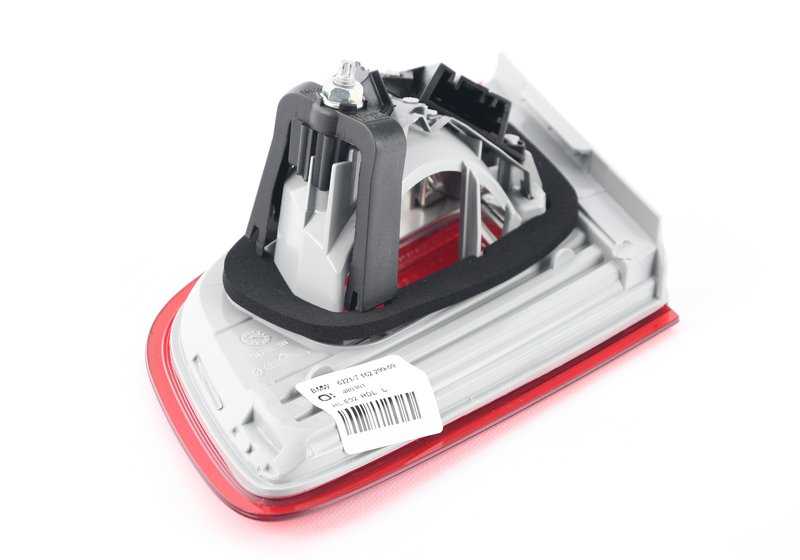 Luz trasera izquierda en tapa del maletero OEM 63217162299 para BMW Serie 3 E92 (2005–2010). Original BMW.