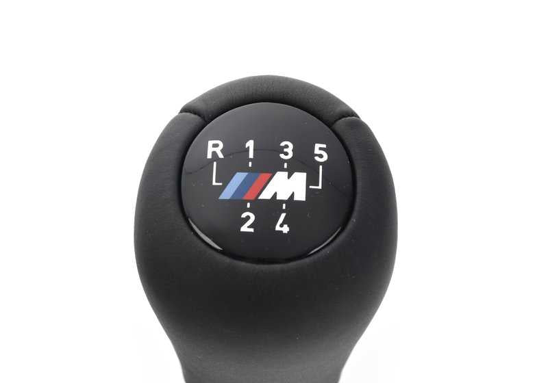 Pomo de cambio de marchas en cuero con placa M/5 velocidades OEM 25117896031 para BMW Serie 3 E46. Original BMW.