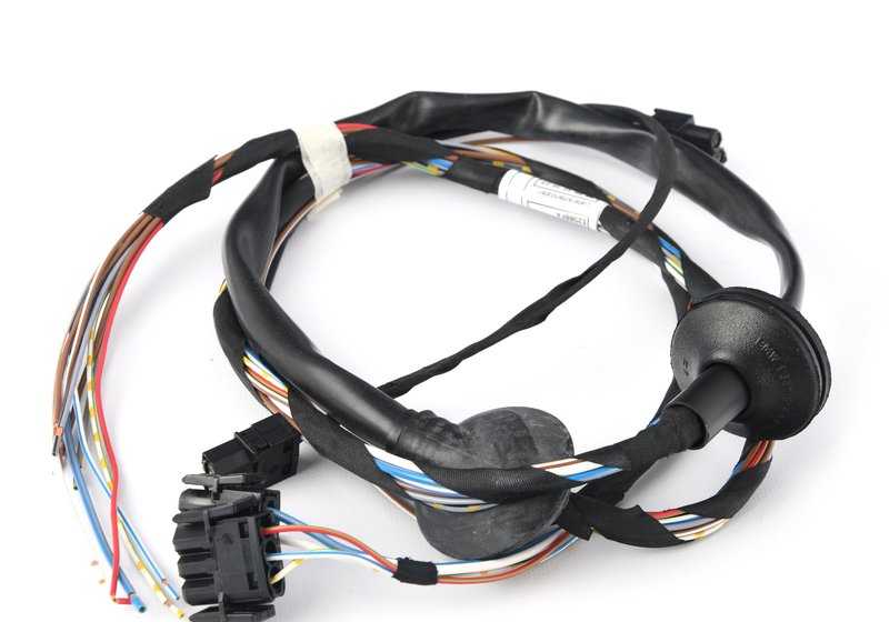 Hazlo para un repuesto de coche BMW similar a este ejemplo:  
Cableado de reparación portón trasero OEM 61128368011 para BMW E36. Original BMW.