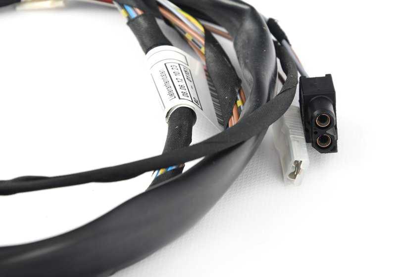 Hazlo para un repuesto de coche BMW similar a este ejemplo:  
Cableado de reparación portón trasero OEM 61128368011 para BMW E36. Original BMW.