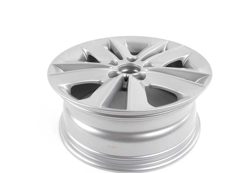 Llanta de aleación original BMW diseño V-Radio 141 plata 17" OEM 36116775621 para BMW E81, E82, E87, E88. Compatible con varios motores y versiones. Original BMW.