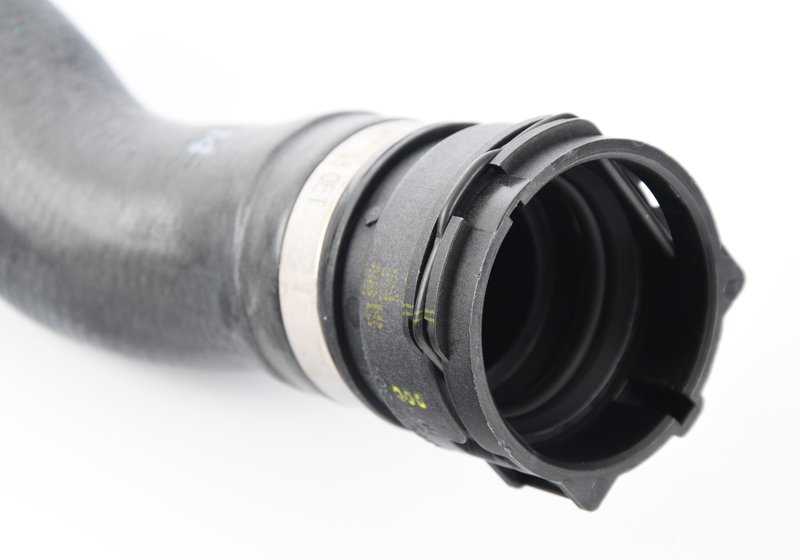 Manguito inferior del radiador al termostato OEM 17128517969 para BMW F15, F16. Original BMW.