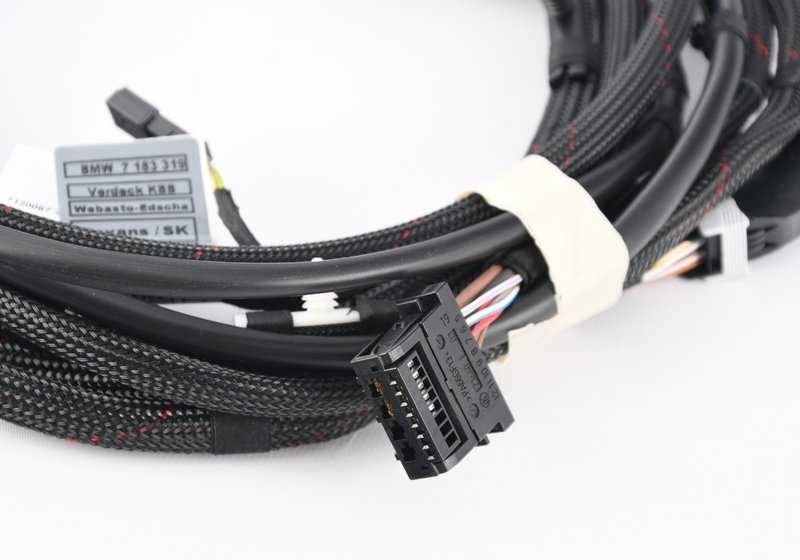 Capota wiring OEM 54377183319 for BMW E93 (318i, 320d, 320i) with electric hood. Compatible with models between 2008 and 2013. Original BMW piece.