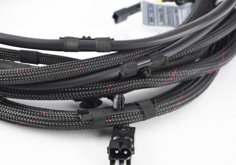 Capota wiring OEM 54377183319 for BMW E93 (318i, 320d, 320i) with electric hood. Compatible with models between 2008 and 2013. Original BMW piece.