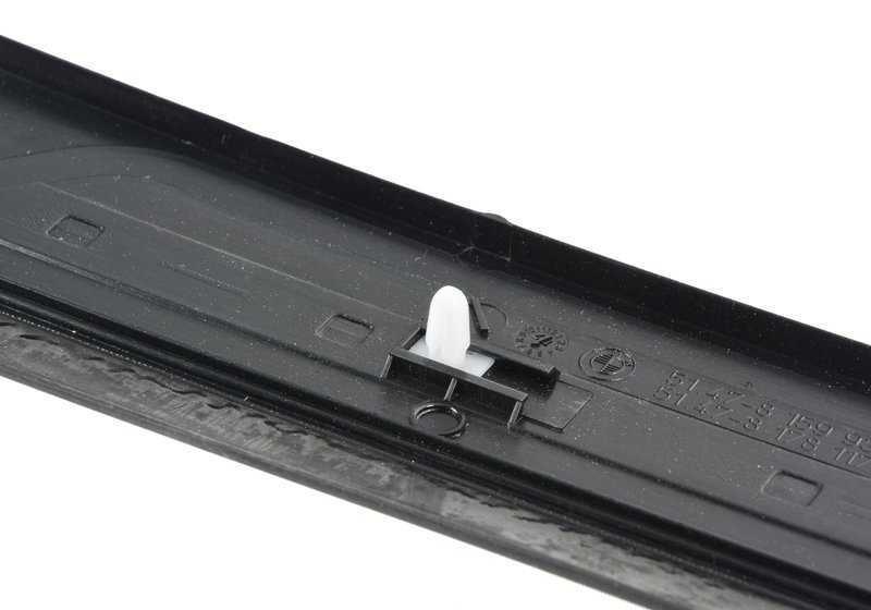 Entrada do Embellecador OEM da porta da frente 51472466367 para BMW E39 M5. Compatível com modelos 91, 92 e 93 (1998-2003). BMW original de cor preta.