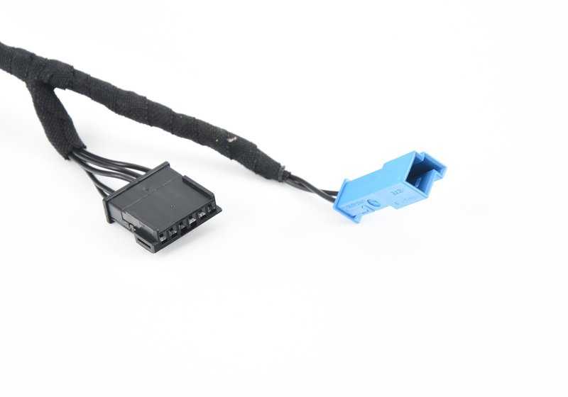 Cable conexión volante OEM 32309483019 para BMW F20 (118d xDrive, 120d) con dirección deportiva o M. Compatible con transmisión manual y automática. Original BMW.