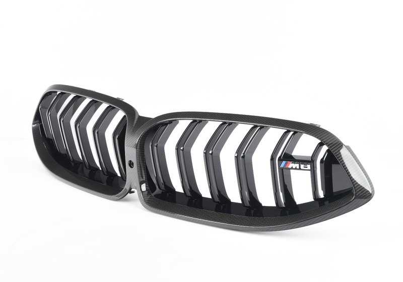 Rejilla delantera M Performance carbono OEM 51712462821 para BMW F91, F92, F93 M8 Competition. Mejora estética con logotipo M8. Sustituye la pieza original de serie. Original BMW.