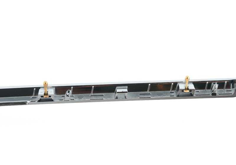 Embellecedor salpicadero carbono negro derecha OEM 51458057629 para BMW F80, F82, F83. Original BMW.
