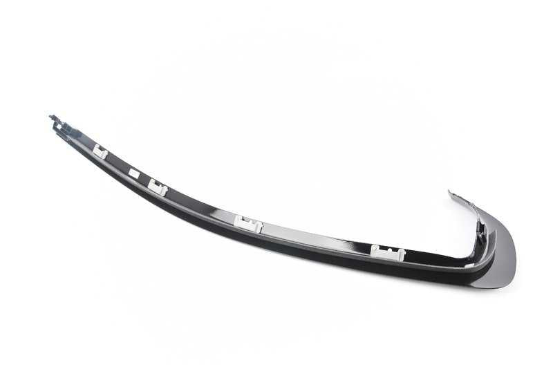 Moldura marco lateral izquierda OEM 51337263239 para BMW F31 (316d). Acabado en negro brillante. Original BMW.