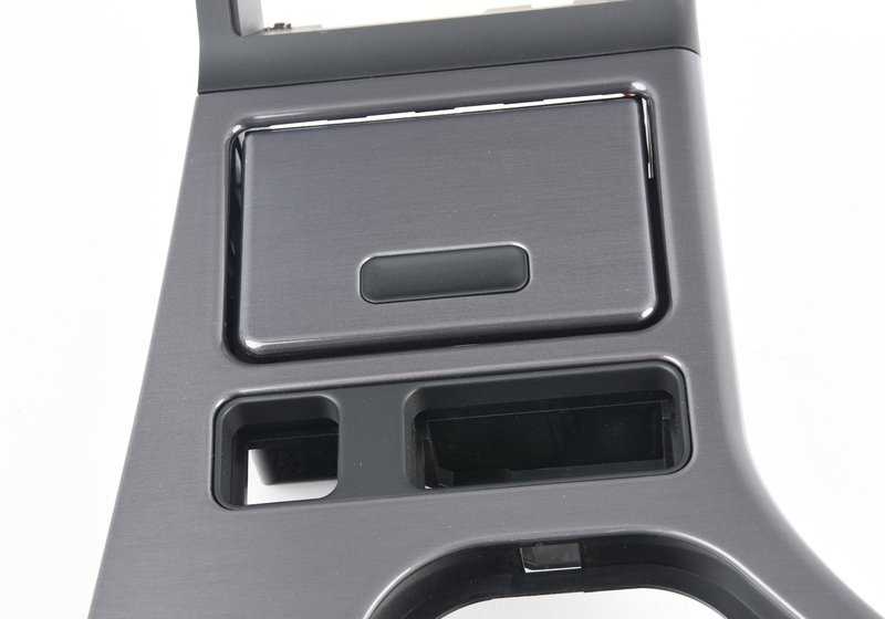 Suplemento para consola central OEM 51168196986 en color Stahlgrau para BMW Serie 5 E39. Original BMW.
