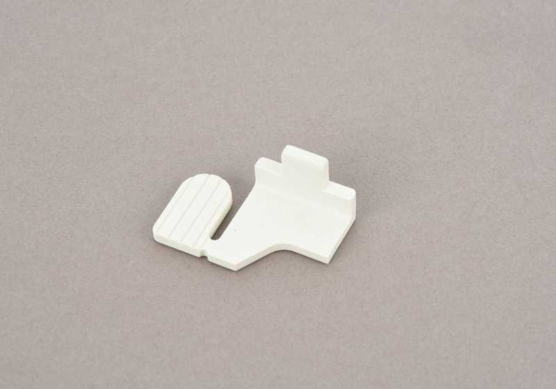 Brazo limpia parabrisas derecho OEM 61619449966 para BMW E39 {520d, 520i} todos los modelos compatibles. Original BMW.