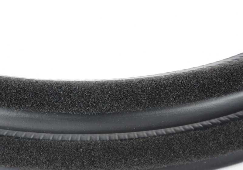 Protector de canto derecho OEM 51710032370 para BMW E30 {318i, 320i} todos los modelos compatibles. Pieza original BMW.