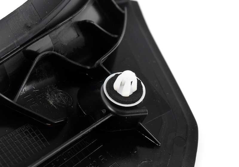 Tapa canaleta agua derecha OEM 63218493822 para BMW F90 M5, M5 CS y G30 518d, 520d, 520d xDrive. Compatible con modelos fabricados entre 2020 y 2023. Pieza original BMW.