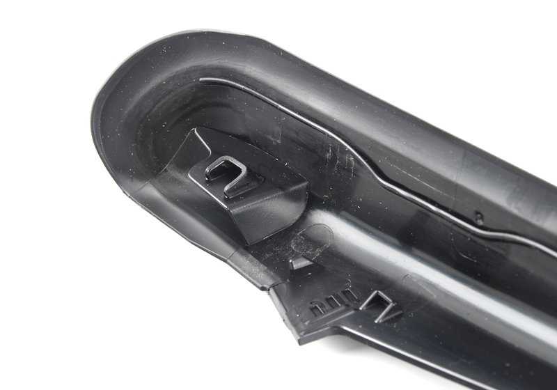 Tapa canaleta agua derecha OEM 63218493822 para BMW F90 M5, M5 CS y G30 518d, 520d, 520d xDrive. Compatible con modelos fabricados entre 2020 y 2023. Pieza original BMW.