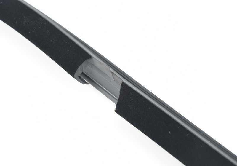Sellado exterior de puerta trasera izquierda OEM 51357258291 para BMW F31. Original BMW.