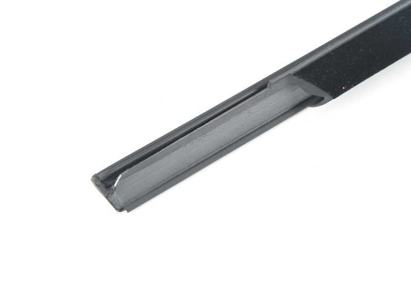 Sellado exterior de puerta trasera izquierda OEM 51357258291 para BMW F31. Original BMW.