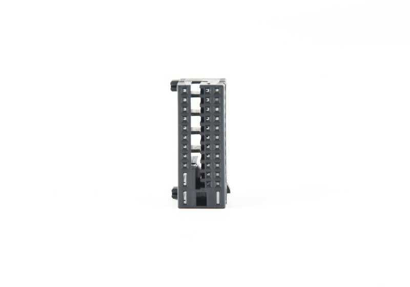 Plug Housing per BMW 3 F30N Series, F31N, F34N, F35N, 4 F32N Series, F33N, F36N, 5 F90, G30, G31, G38, serie 6 G32, serie 7 G11, G12 (OEM 63117386754). BMW originale