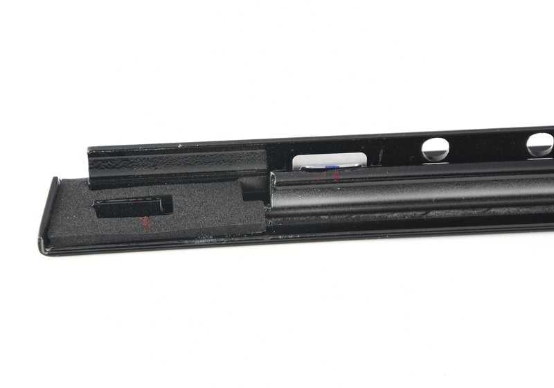 Moldura superior del marco de la ventana puerta trasera derecha OEM 51357390126 para BMW F90, G30. Original BMW.