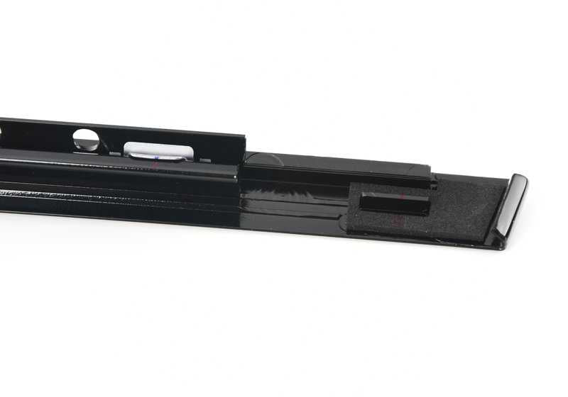 A janela do quadro embelezada porta frontal OEM 51337390114 para BMW F90, F90N, G30, G30N, G31, G31N, G38, G38N. Acabamento de brilho preto. BMW original.