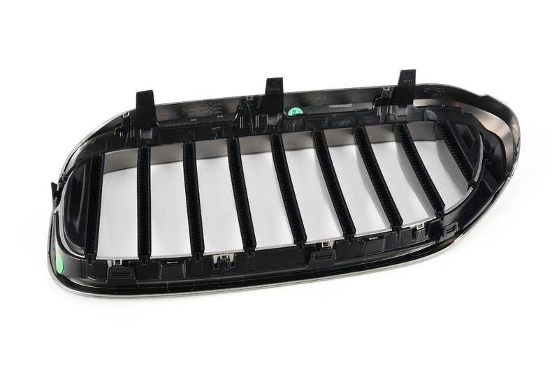 Rejilla decorativa delantera derecha OEM 51138070470 para BMW G30 y G31 (M550d xDrive, M550i xDrive). Compatible con modelos fabricados entre 2017 y 2020. Pieza original BMW.