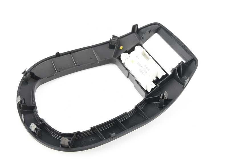 Embellecedor interior puerta OEM 51167158479 para BMW E81, E87. Original BMW.
