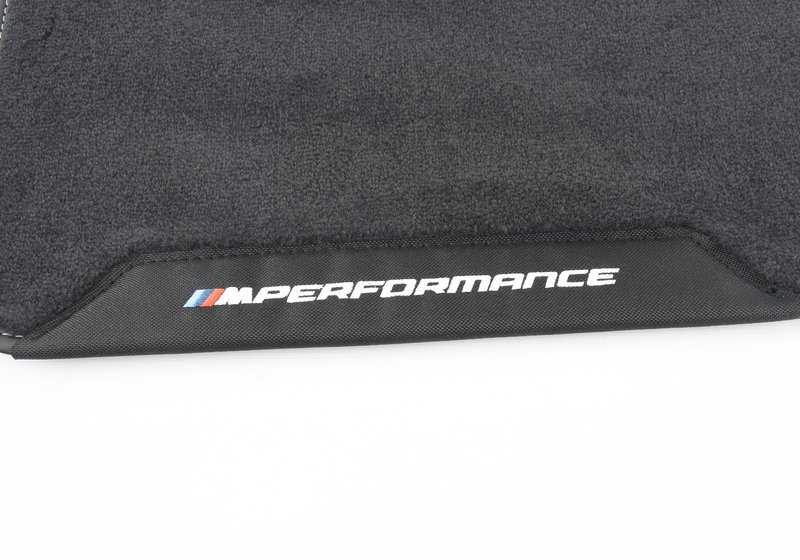 Alfombrillas M Performance OEM 51472465744 para BMW G30, G30N, G31, G31N, F90. Juego completo de alfombrillas originales BMW, diseño deportivo con logotipo M Performance, ajuste perfecto y materiales de alta calidad.