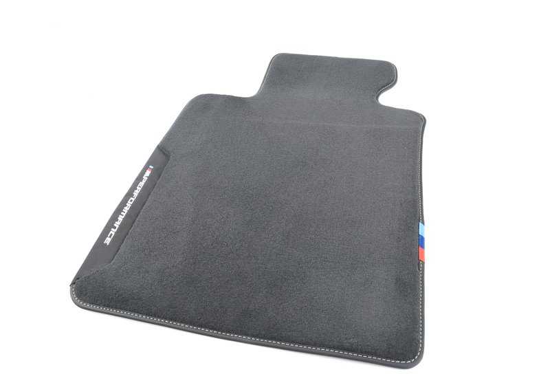 Alfombrillas M Performance OEM 51472465744 para BMW G30, G30N, G31, G31N, F90. Juego completo de alfombrillas originales BMW, diseño deportivo con logotipo M Performance, ajuste perfecto y materiales de alta calidad.