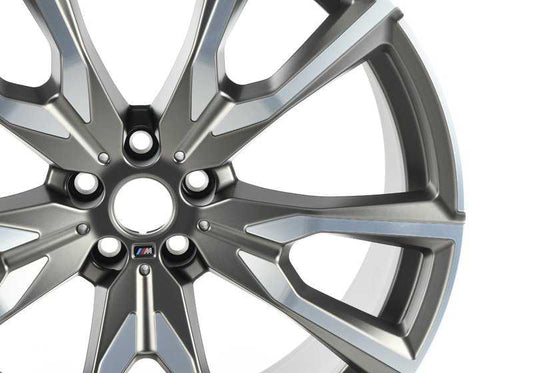 Roda de alumínio com raios em V 10.5JX22 ET43 traseira OEM 36108093914 para BMW X7 G07, G07 LCI. BMW genuíno.