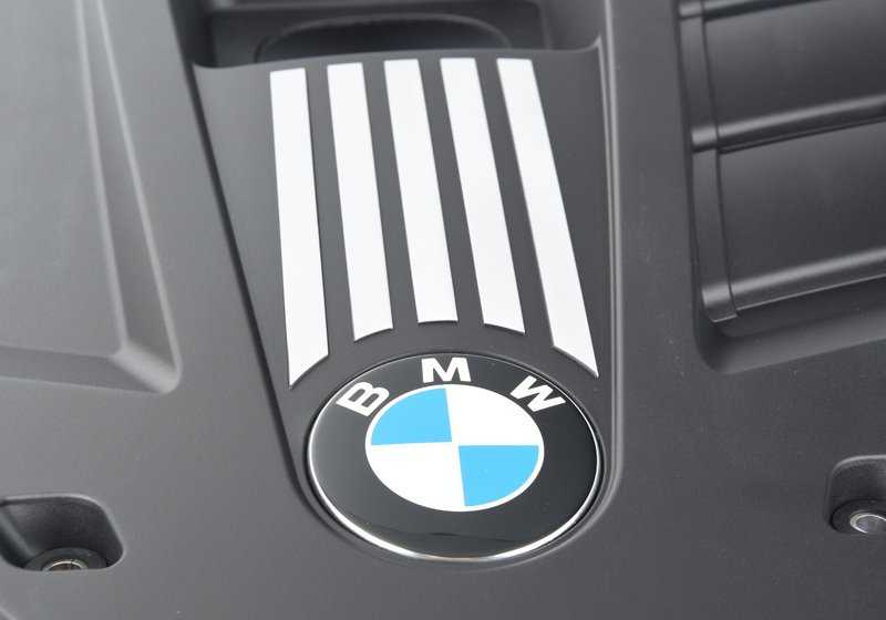 Cubierta bobinas de encendido OEM 11127584636 para BMW F10, F11, F18, F18N, F01, F01N, F02, F02N, F25. Original BMW.
