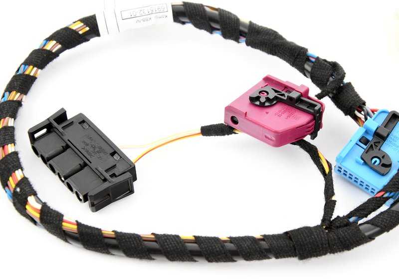 Cable conexión navegación OEM 61126915132 para BMW E39 520i, 520d (compatibles con MKIII, navegación). Original BMW.
