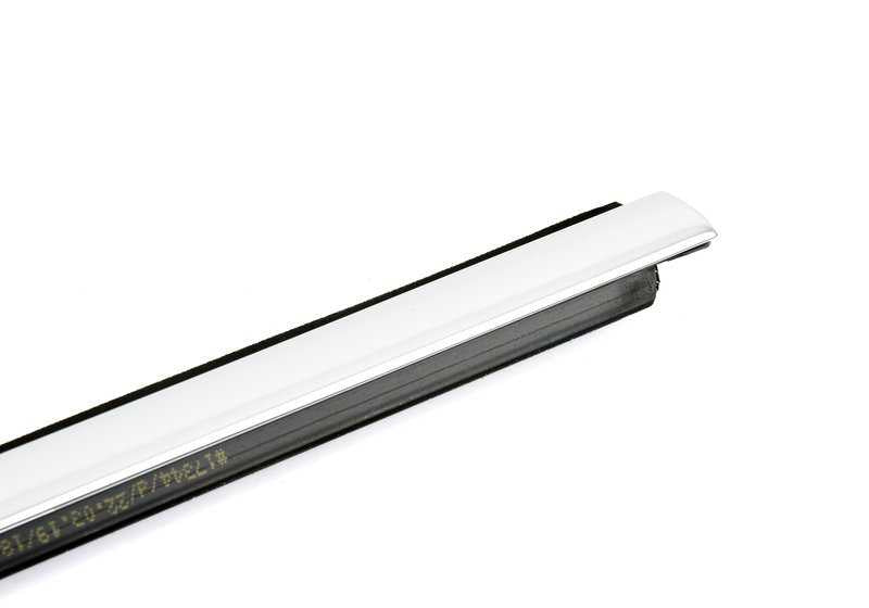 Junta exterior aluminio puerta delantera izquierda OEM 51337404203 para BMW F22, F23, F87. Original BMW.