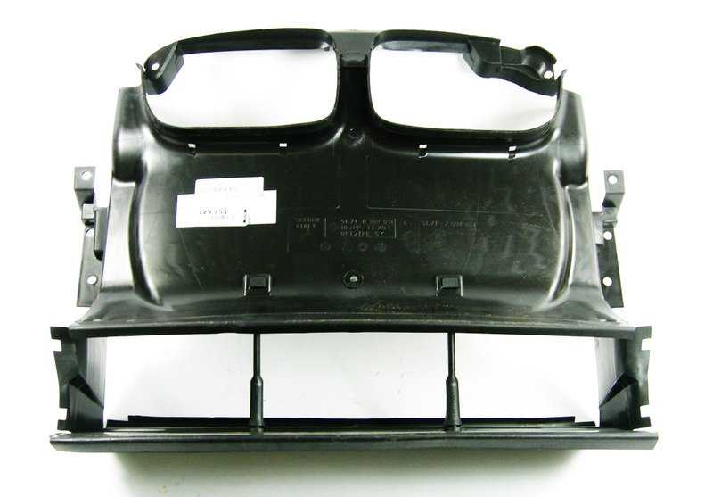 Conducto de aire frontal OEM 51718202831 para BMW E46. Original BMW.