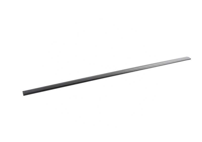 Moldura lateral derecha negra OEM 51221959994 para BMW E28 518, 518i, 520i (modelos con motor M10 y M20, cambio manual y automático). Original BMW.