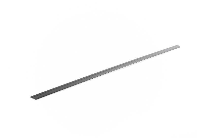 Moldura lateral derecha negra OEM 51221959994 para BMW E28 518, 518i, 520i (modelos con motor M10 y M20, cambio manual y automático). Original BMW.