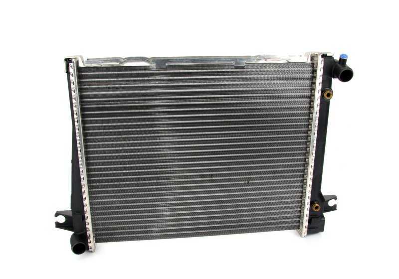 Radiador de agua con refrigeración de aceite de cambio OEM 17111176901 para BMW Serie 3 E30 (320i, 323i) con motores M20 y transmisión automática. Original BMW.