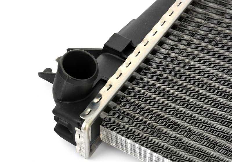 Radiador de agua con refrigeración de aceite de cambio OEM 17111176901 para BMW Serie 3 E30 (320i, 323i) con motores M20 y transmisión automática. Original BMW.