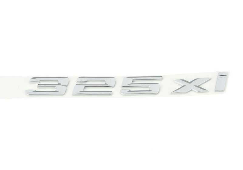 Emblema trasero adhesivo OEM 51147045697 para BMW E46 (incluye 325Xi y otros modelos compatibles). Original BMW.