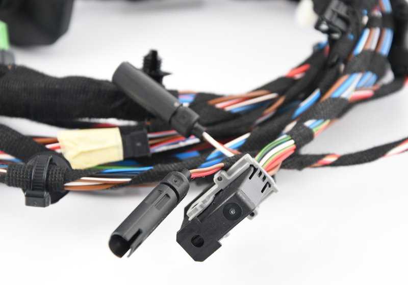 Cableado de puerta lado conductor OEM 61129232415 para BMW Z4 E89 (sDrive18i, sDrive20i, sDrive23i). Modelos compatibles: LL11, LL12, LL21, LL22, LL31, LL32, LL41, LL42, LM31, LM32. Original BMW.