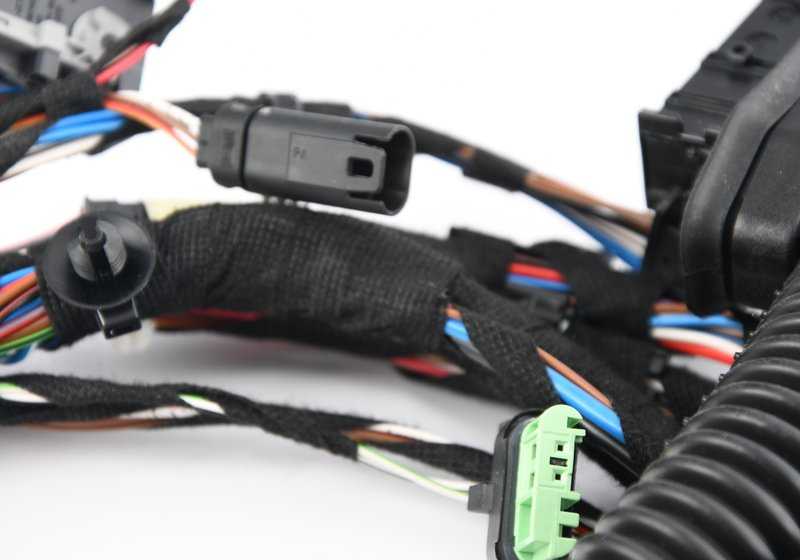 Cableado de puerta lado conductor OEM 61129232415 para BMW Z4 E89 (sDrive18i, sDrive20i, sDrive23i). Modelos compatibles: LL11, LL12, LL21, LL22, LL31, LL32, LL41, LL42, LM31, LM32. Original BMW.