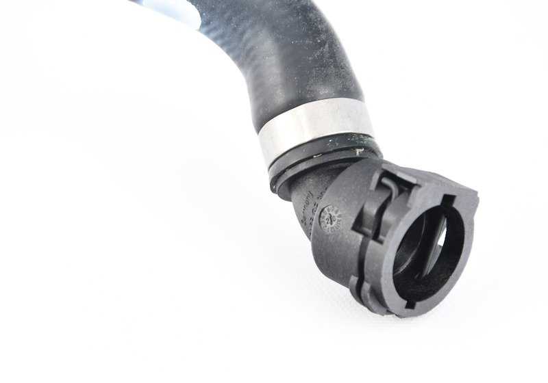 Manguera de refrigerante OEM 17127619688 para BMW F07, F07N, F10, F10N, F11, F11N, F18, F18N. Recambio original BMW.