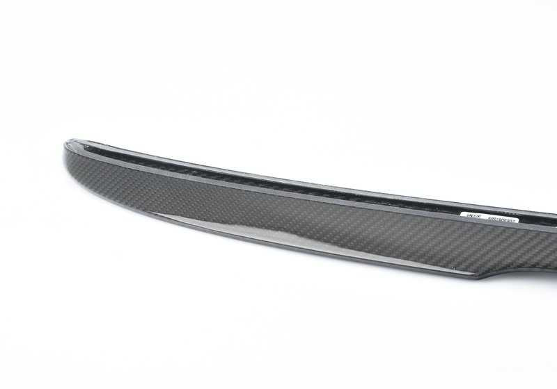 Alerón trasero de carbono OEM 51628083397 para BMW F91 y F92. Original BMW.