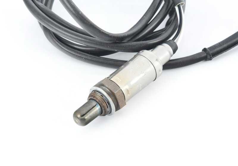 Sonda lambda OEM 11781716156 para BMW E30, E28, E24, E23. Compatible con motores M20. Sensor original BMW para controlar emisiones y consumo. Longitud del cable: 1790 mm.