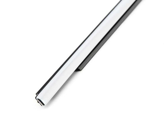 Tapa embellecedora exterior puerta trasera derecha cromada OEM 51703400812 para BMW X3 E83, E83N. Original BMW.