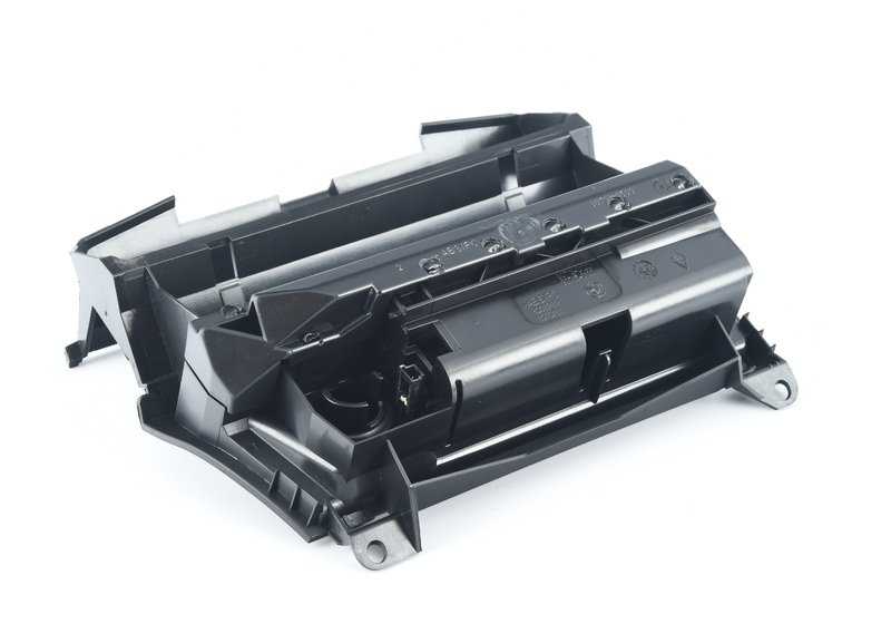 Soporte delantero OEM 51168230901 para BMW E46. Pieza original BMW. Compatible con todos los modelos BMW Serie 3 E46. Repuesto ideal para estructuras frontales del vehículo.