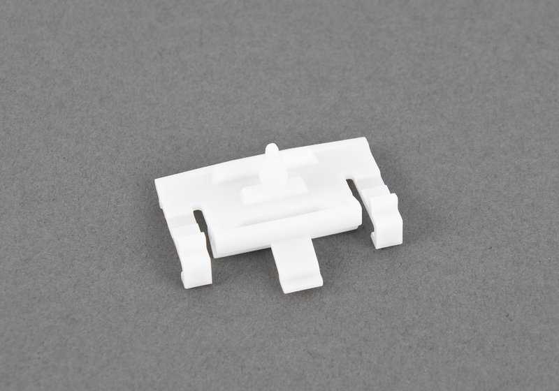 Clip sujeción moldura OEM 51717055853 para BMW E66. Original BMW.