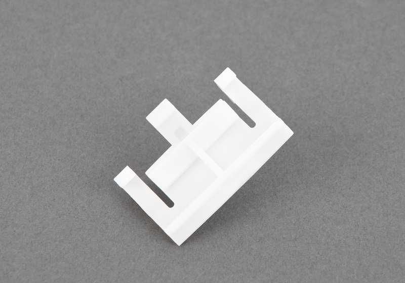 Clip sujeción moldura OEM 51717055853 para BMW E66. Original BMW.
