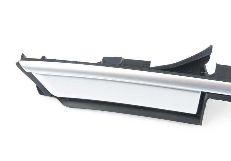 Embellecedor exterior ventanilla trasera izquierda OEM 51377315419 para BMW F33. Original BMW.