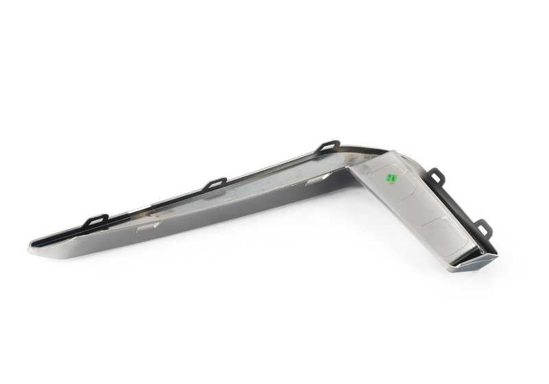 Embellecedor derecho OEM 51118063268 para BMW G30 y G31 M550i xDrive y M550d xDrive. Original BMW.