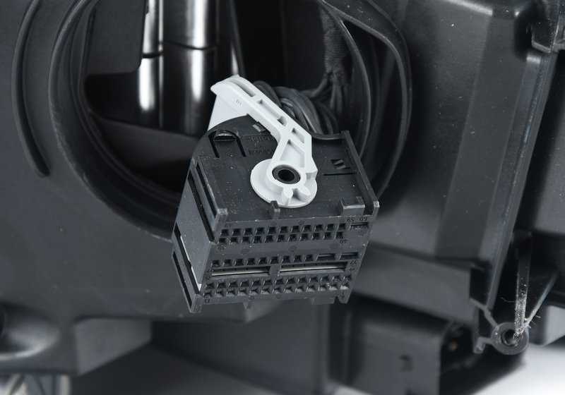 Faro delantero derecho LED AHL OEM 63117478160 para BMW F30, F31, F32, F33, F34, F36, F80, F82, F83. Original BMW.