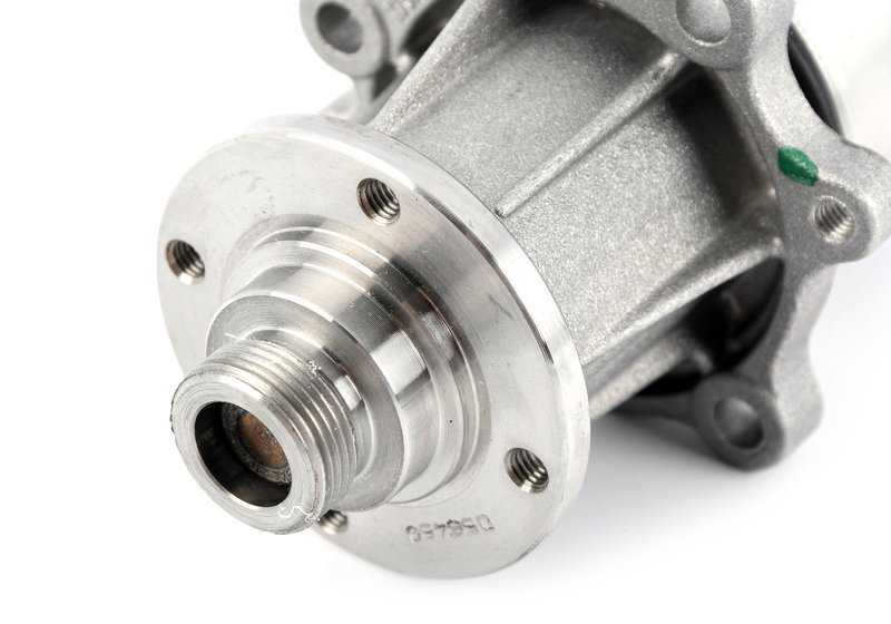 Bomba de agua mecánica OEM 11510004135 para BMW E34 y E36. Pieza original BMW.